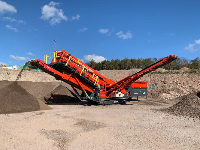 Sandvik QA451 incline screener.