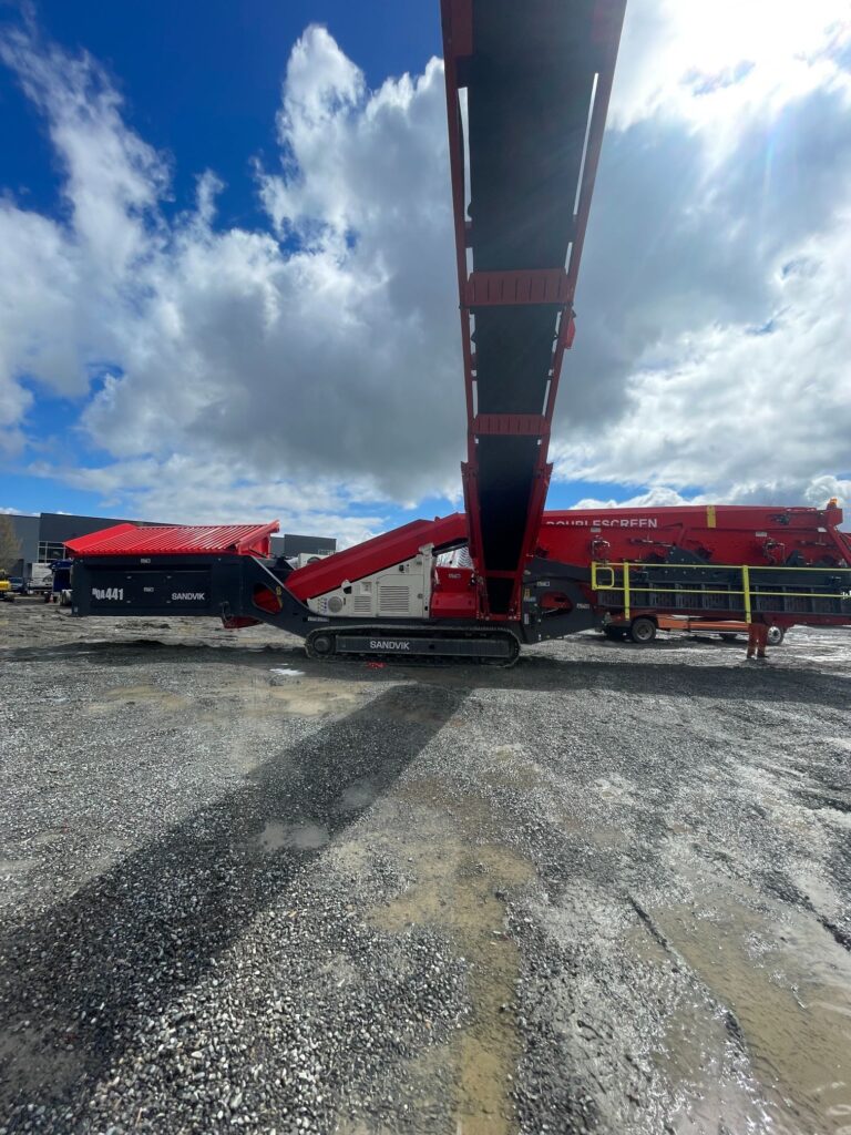 Sandvik QA411 screen plant.