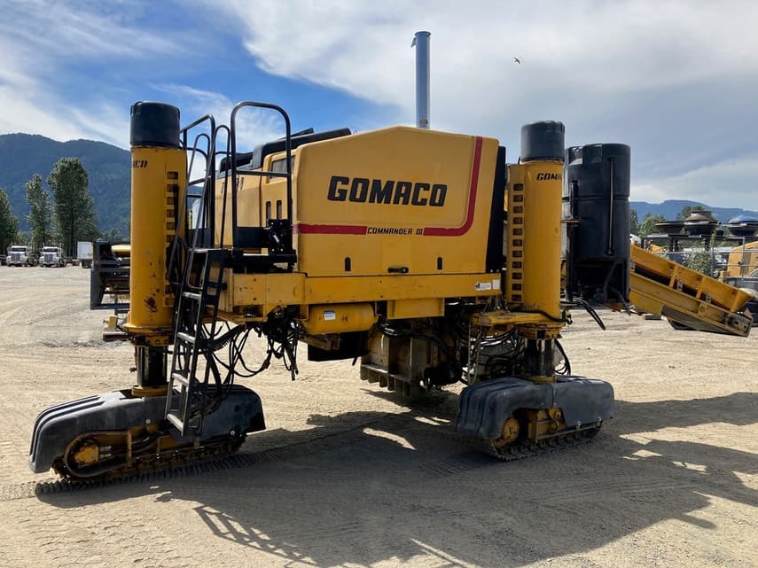 GOMACO Commander III