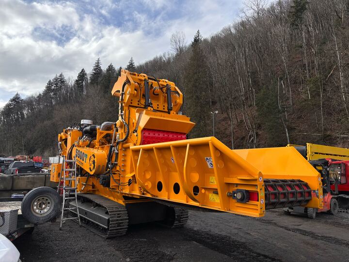 CBI 5900T Horizontal Grinder